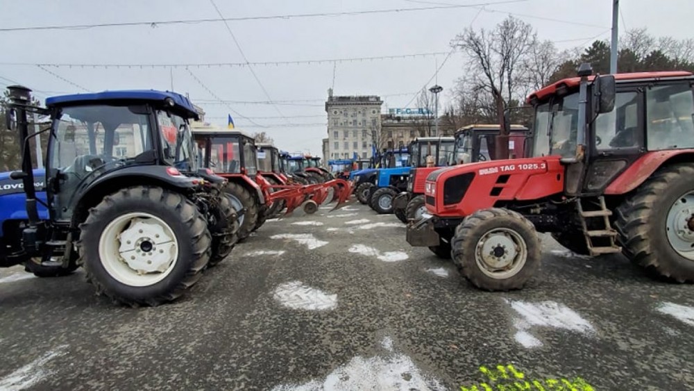 După ce au avut o discuţie cu Maia Sandu, fermierii îşi retrag tractoarele din PMAN